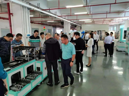 瑞士維多利亞大學(xué)一行蒞臨禾盈科技智慧工廠參觀交流