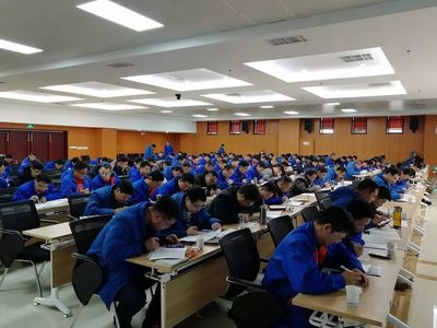 法士特銷售緊鑼密鼓開(kāi)展?fàn)I銷服務(wù)技能培訓(xùn),不爭(zhēng)第一就是在混!