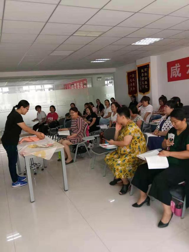 華陽(yáng)職校開(kāi)展保育員專業(yè)技能培訓(xùn)班