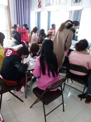 【阜陽彩妝技術(shù)培訓(xùn)學(xué)校哪家強(qiáng)?大家都說阜陽汝老師培訓(xùn)學(xué)校好】阜陽彩妝技術(shù)培訓(xùn)學(xué)校哪家強(qiáng)?大家都說阜陽汝老師培訓(xùn)學(xué)校好批發(fā)價(jià)格,廠家,圖片,阜陽汝老師美容化妝職業(yè)培訓(xùn)學(xué)校 -