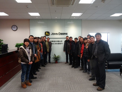 約翰迪爾攜手南開大學(xué)成功舉辦經(jīng)銷商高管技術(shù)培訓(xùn)課程